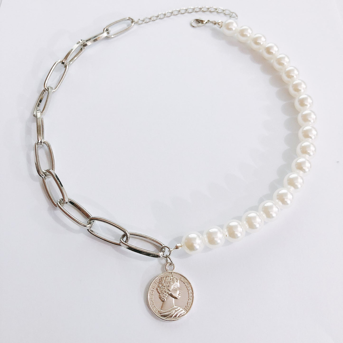 Pearl coin beauty head necklace