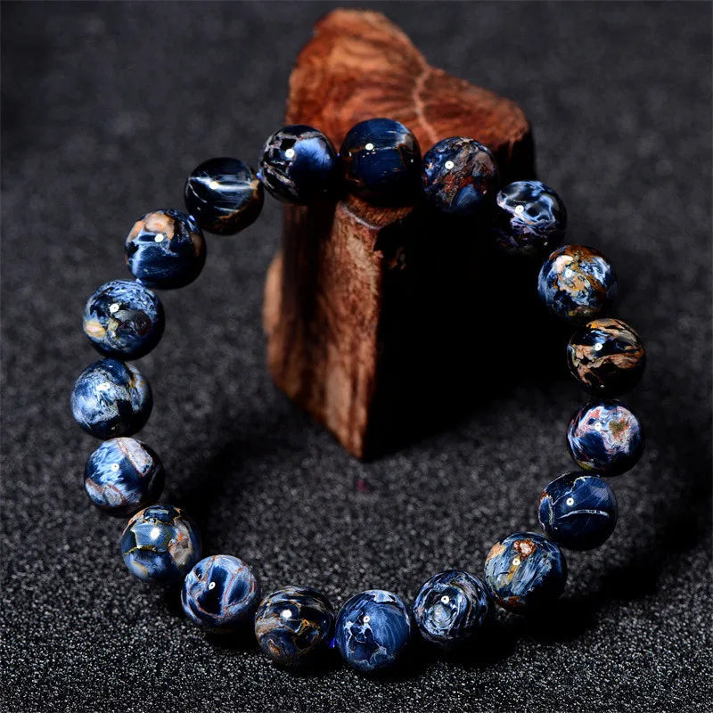  This elegant blue crystal bracelet adds a calming and stylish touch to any outfit, crafted from high-quality gemstones that offer both beauty and serenity.