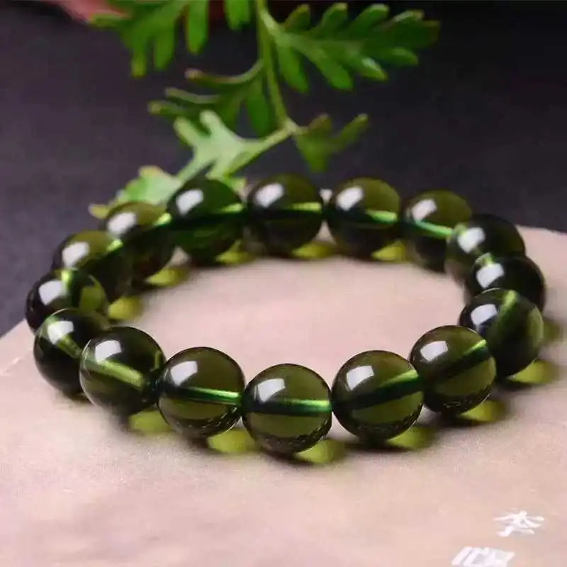  Add a natural, earthy touch to your style with this elegant green crystal bracelet, crafted from high-quality stones to bring calm and balance.