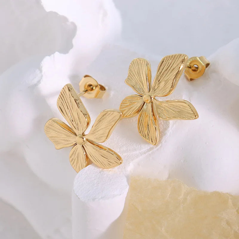 New Free Style Stainless Steel Cute Golden Embossed Flower Stud Earrings for Women Post Earrings Fashion Chic Jewelry