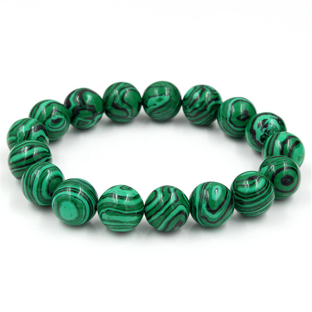 Made with green aura quartz crystals, this bracelet enhances clarity and emotional balance, ideal for those who love jewelry with both style and meaning.