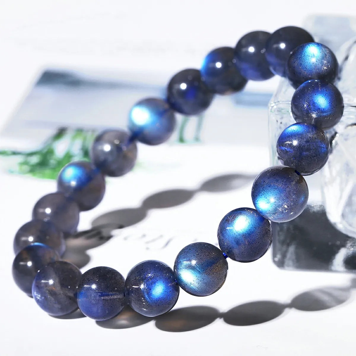 Known for its deep blue hues, this lapis lazuli bracelet promotes wisdom and confidence, ideal for those seeking a meaningful, fashionable accessory.