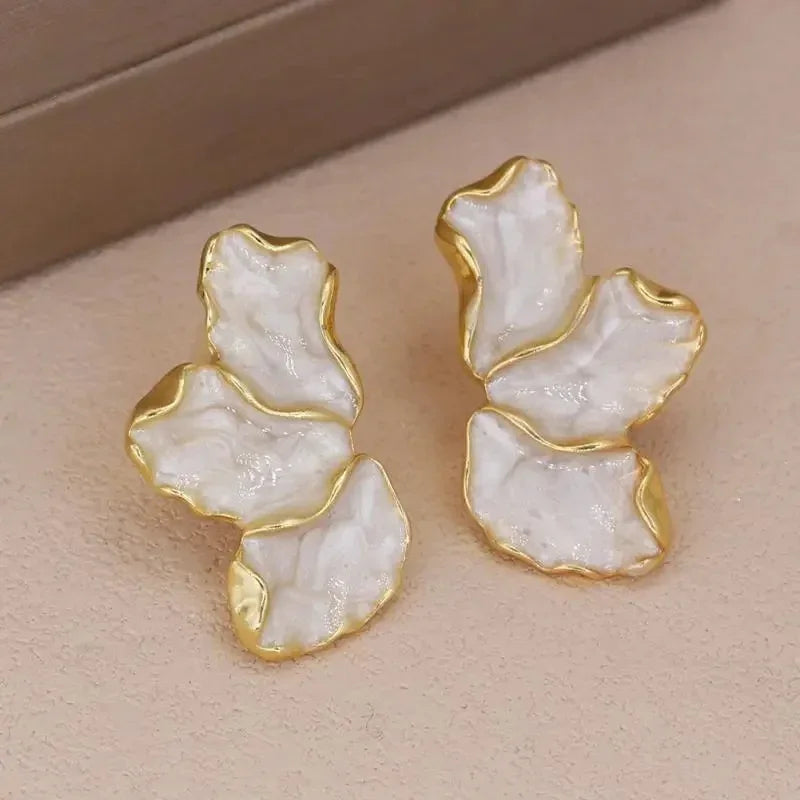 Trend Irregular Metal White Cream Enamel Irregular Petal Flower Earrings for Women Girls Classic Fashion Jewelry Gifts