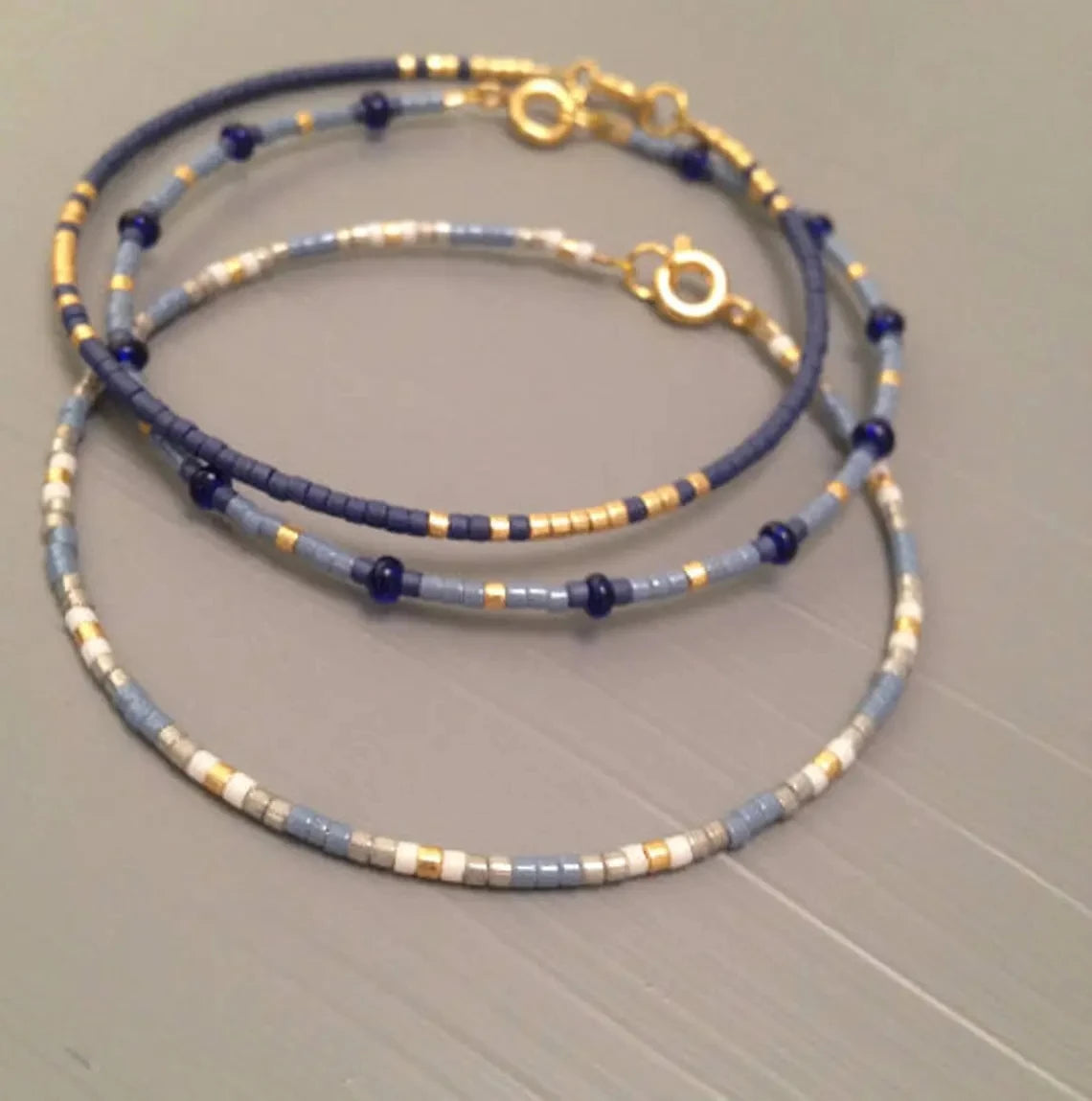 Elegant Blue Beaded Bracelet Set with Gold Accents and Gradient Design