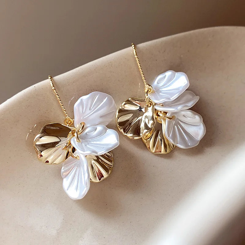 Elegant Artificial Shell Metal Flower Flow Pendant Earrings  Fashion Jewelry For Women's Girl  Accessories