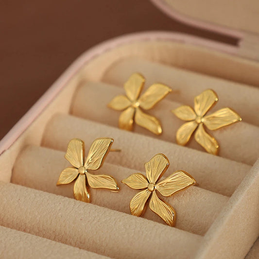 New Free Style Stainless Steel Cute Golden Embossed Flower Stud Earrings for Women Post Earrings Fashion Chic Jewelry