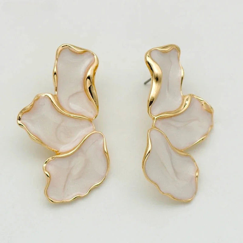 Trend Irregular Metal White Cream Enamel Irregular Petal Flower Earrings for Women Girls Classic Fashion Jewelry Gifts