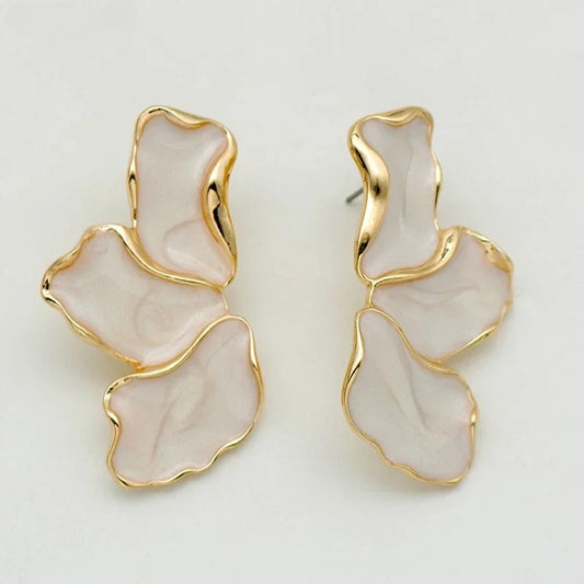 Trend Irregular Metal White Cream Enamel Irregular Petal Flower Earrings for Women Girls Classic Fashion Jewelry Gifts