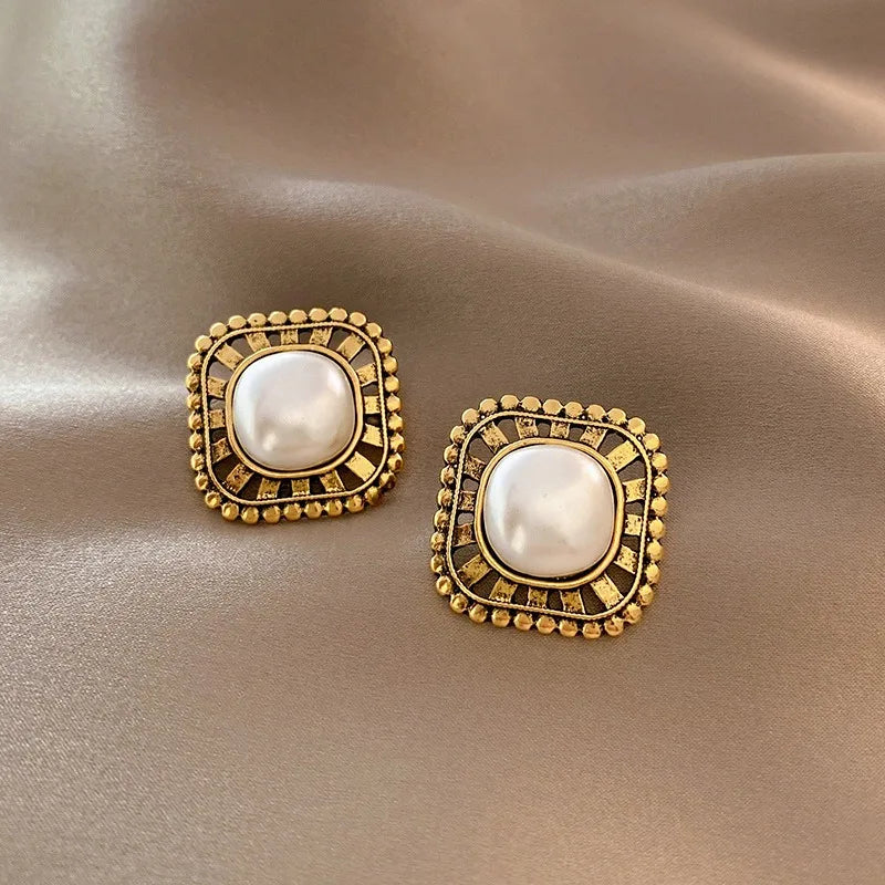 New fashion fresh fine Rhinestone Stud Earrings Women earrings elegant sweet temperament lovely Stud earrings Jewelry