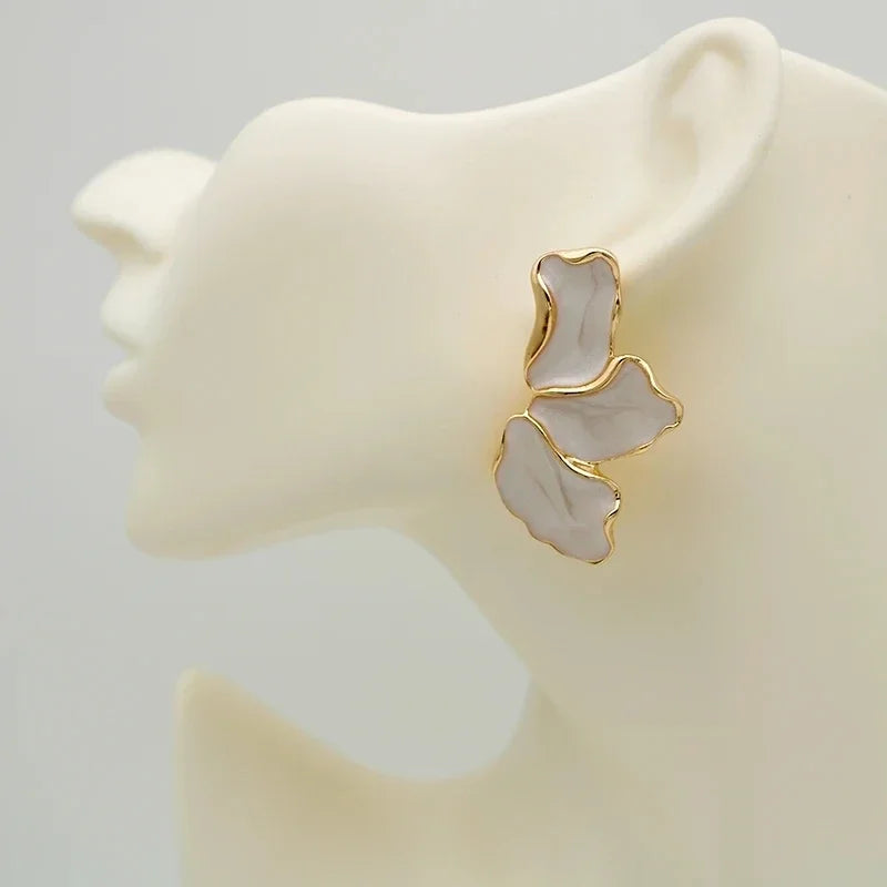 Trend Irregular Metal White Cream Enamel Irregular Petal Flower Earrings for Women Girls Classic Fashion Jewelry Gifts