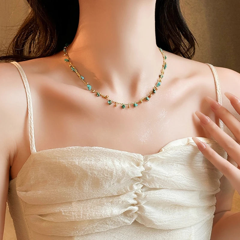 Natural Irregular Green Stone Pendant Gold Color Chain Necklace  Fashion Jewelry For Women's Neckchain Neck Accessories