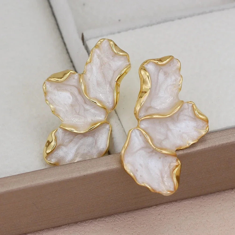 Trend Irregular Metal White Cream Enamel Irregular Petal Flower Earrings for Women Girls Classic Fashion Jewelry Gifts