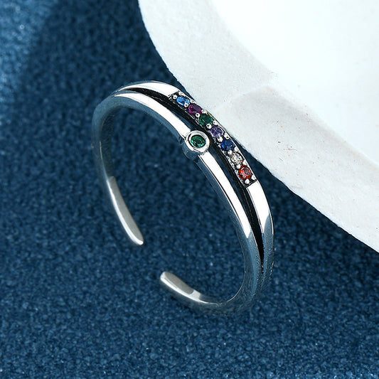 A delicate balance of modern style and classic shine, this open silver ring features a dazzling zirconia centerpiece.